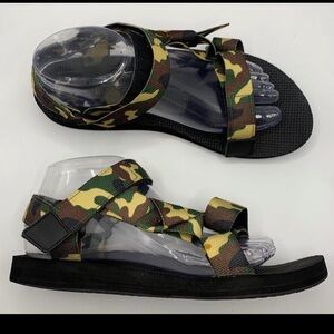 Arizona Love Womens Trekky Camo Print Sandals size 9.5